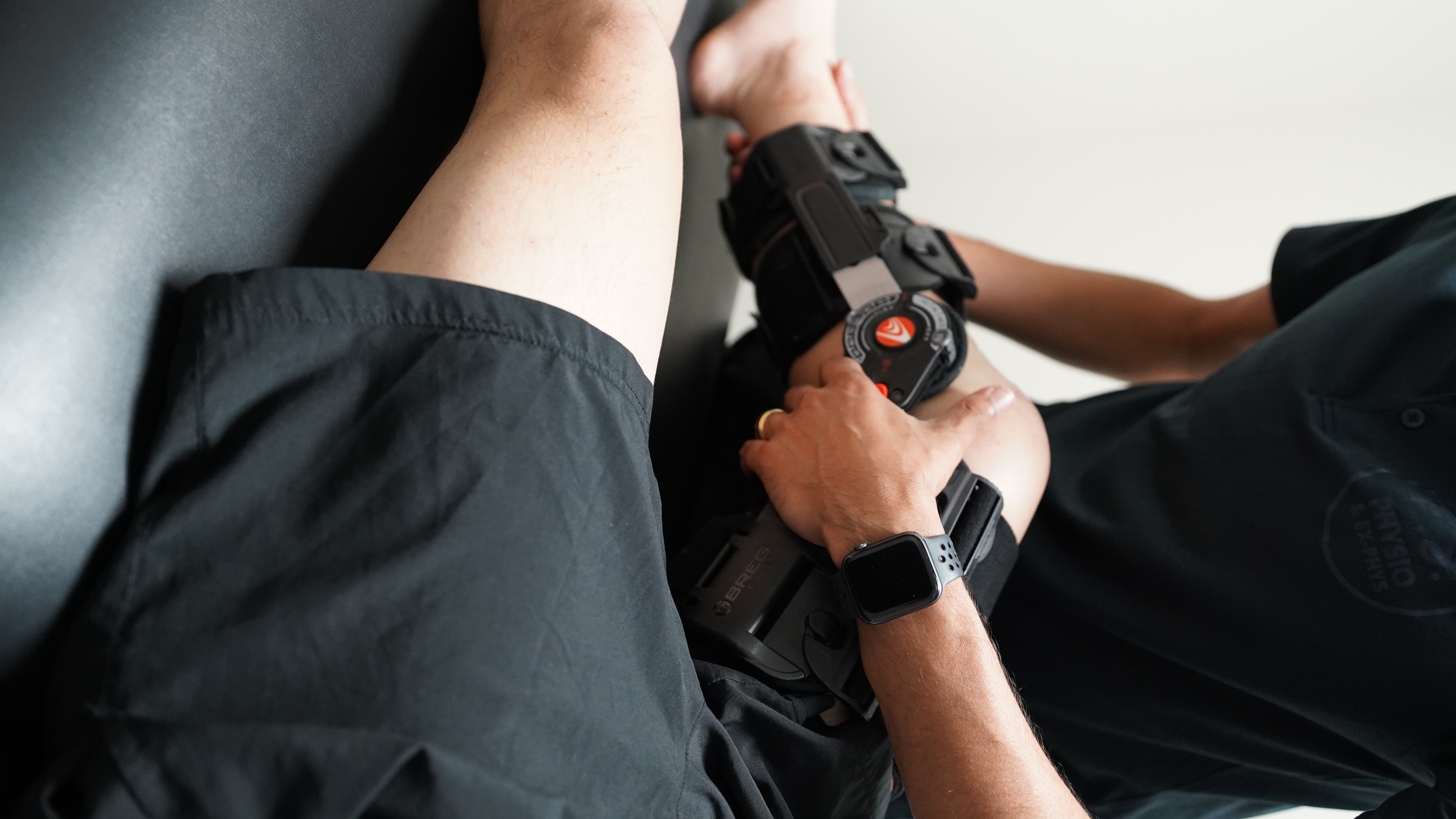 ACUTE KNEE BRACE